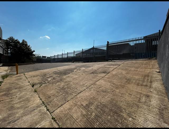 1,000M² WAREHOUSE TO LET IN WYNBERG